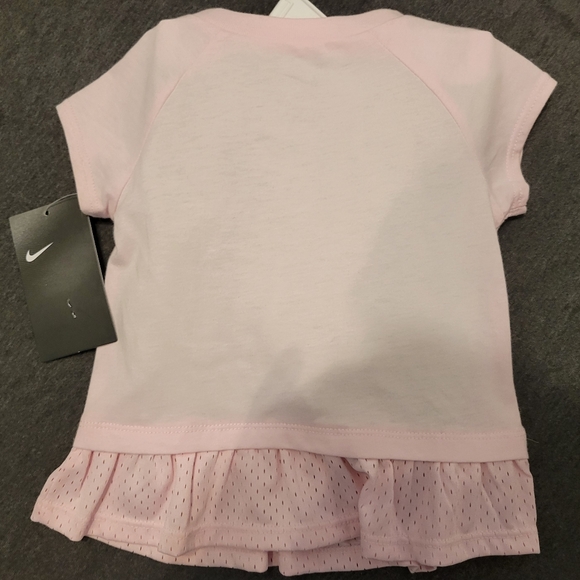 Infant girl short set, Nike, size 12 months, pink and green, new with tags - Picture 5 of 6